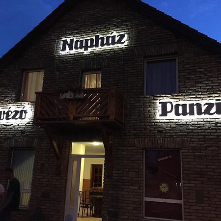Bed and Breakfast Napház Panzió Tiszafüred Exterior foto