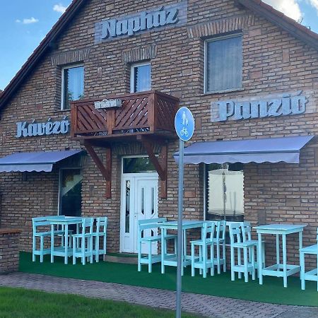 Bed and Breakfast Napház Panzió Tiszafüred Exterior foto