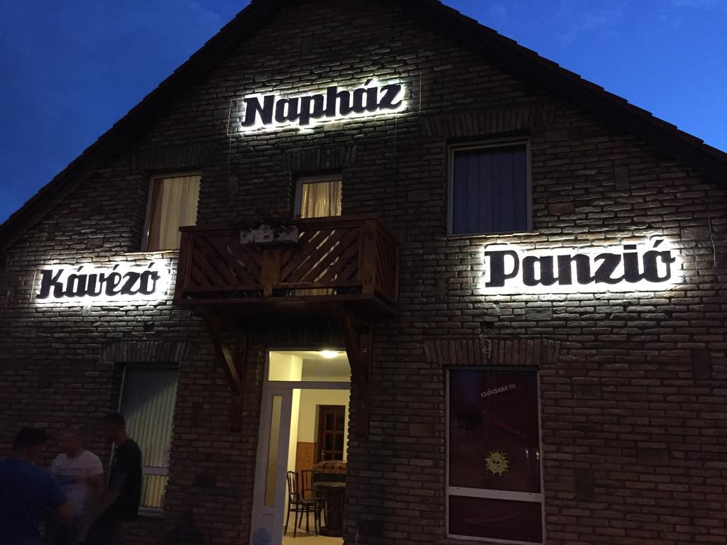 Bed and Breakfast Napház Panzió Tiszafüred Exterior foto
